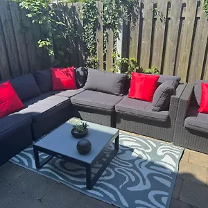 https://queens-beachhouse.zandvoort-hotels.com